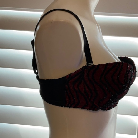 Chic Black and Red Women's Bra - Picture 4 of 7